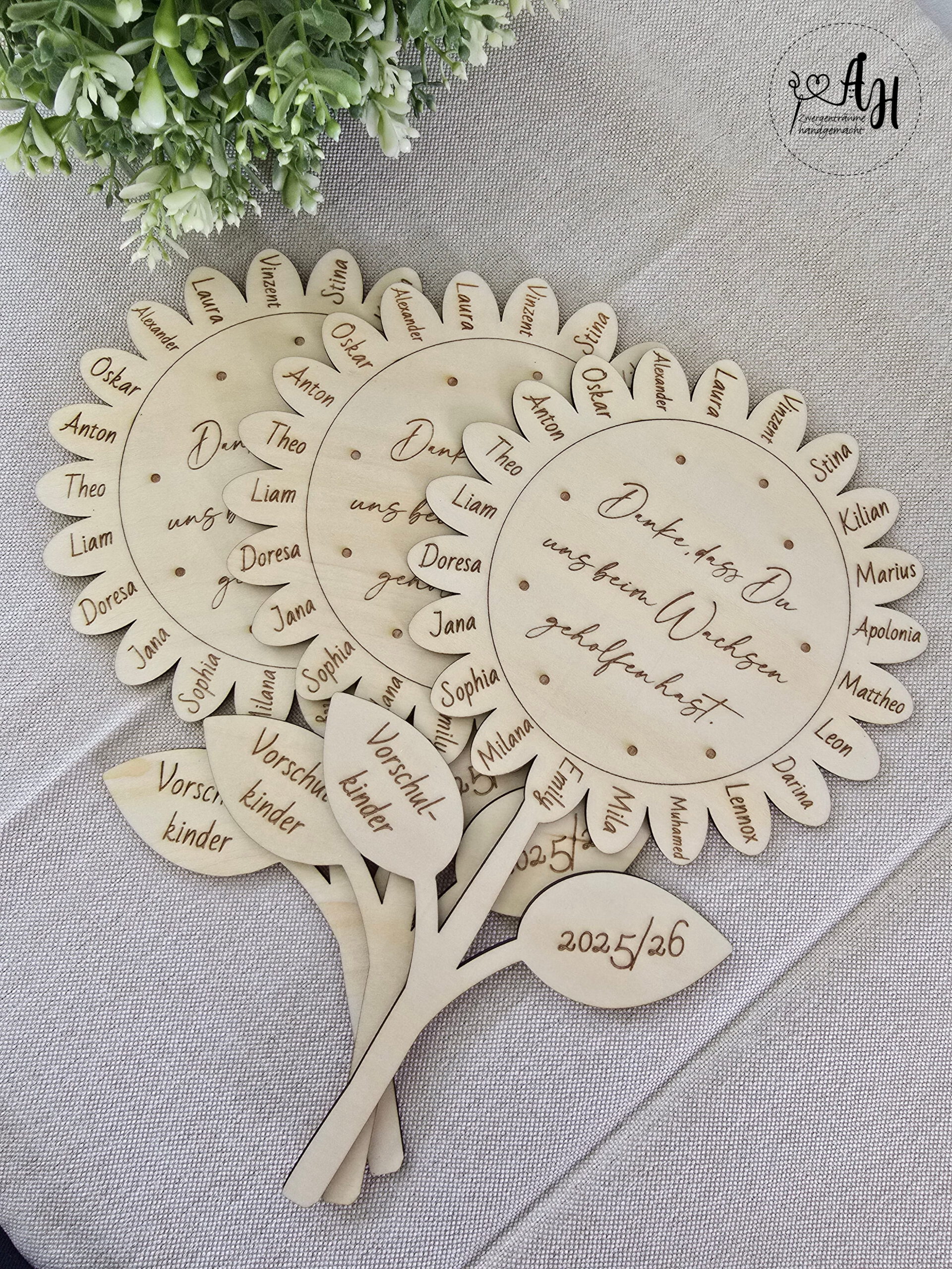 Abschiedsblume aus Holz personalisiert | Geschenk für Erzieherin oder Lehrerin | Kindergarten- & Schulabschied | Holzblume mit Kindernamen – Bild 5