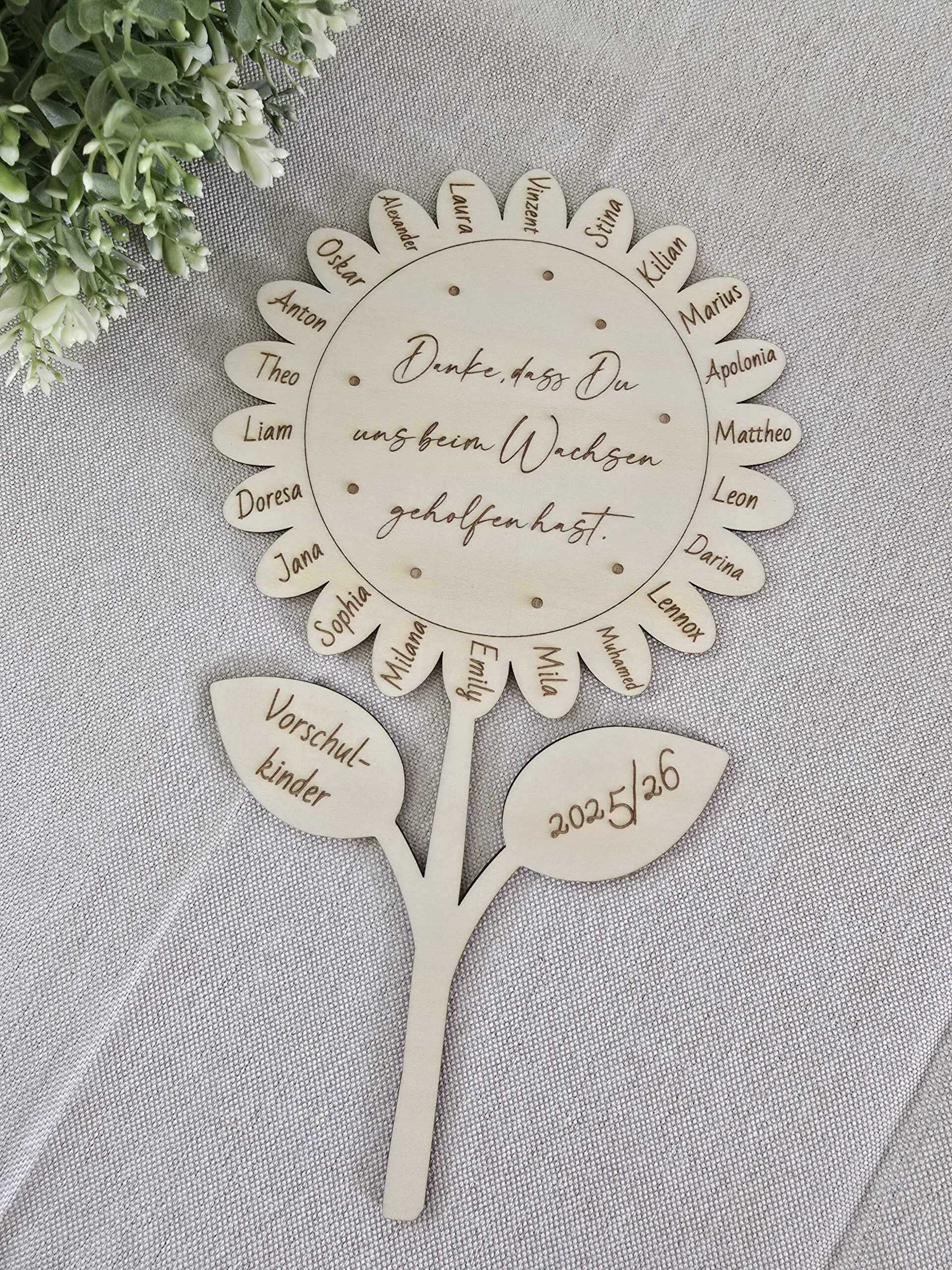 Abschiedsblume aus Holz personalisiert | Geschenk für Erzieherin oder Lehrerin | Kindergarten- & Schulabschied | Holzblume mit Kindernamen – Bild 4